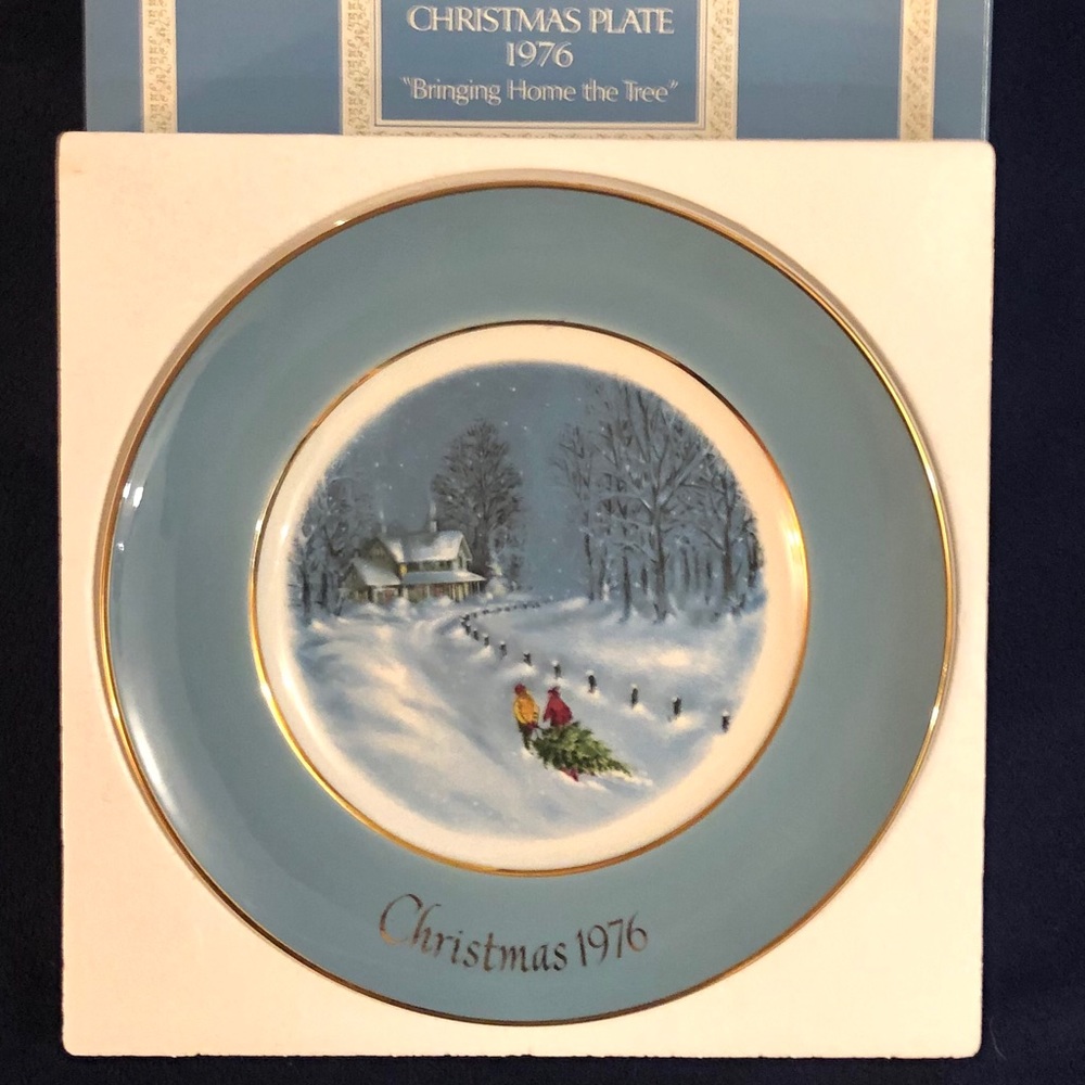 Avon Christmas Plate “Bringing Home the Tree" 1976